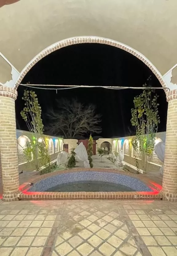اجاره خانه باغ سنتی با امکانات رفاهی در مهریز