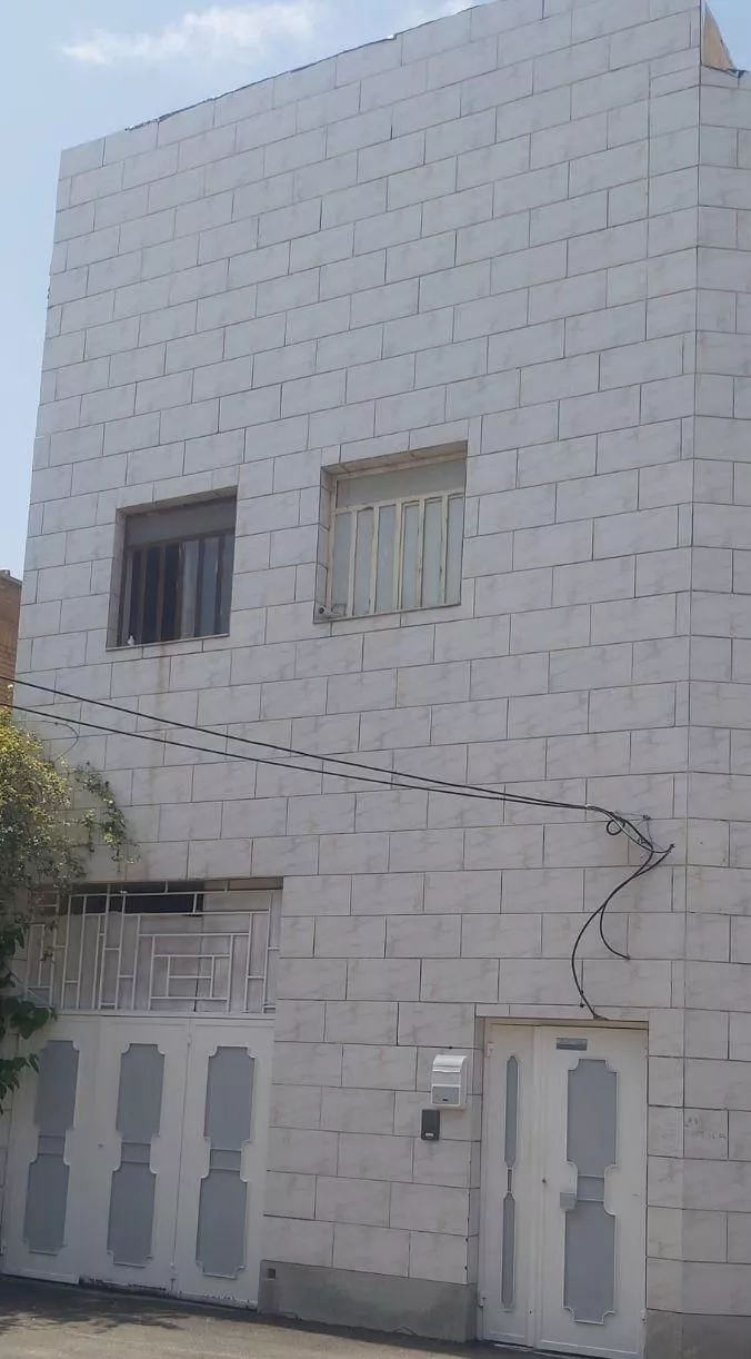 فروش خانه مسکونی در بیست متری امام خمینی