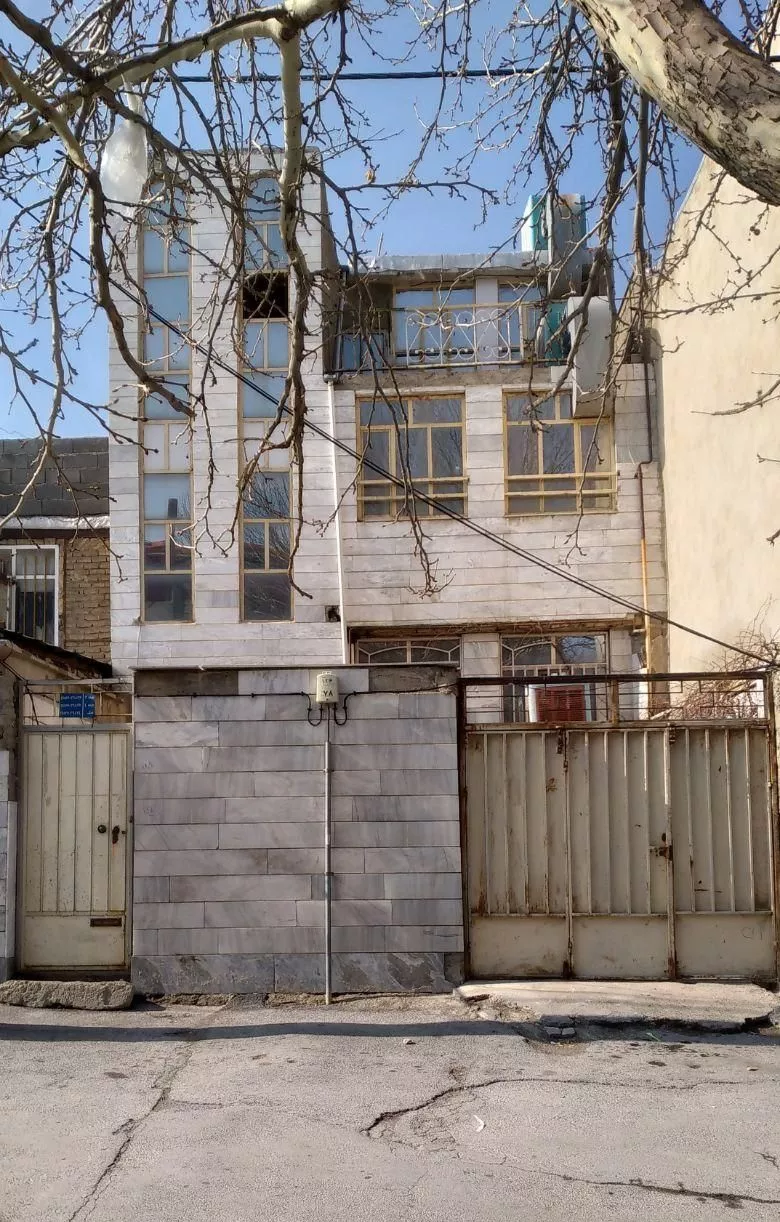 اپارتمان سه طبقه بحر خیابان شهید حسنی