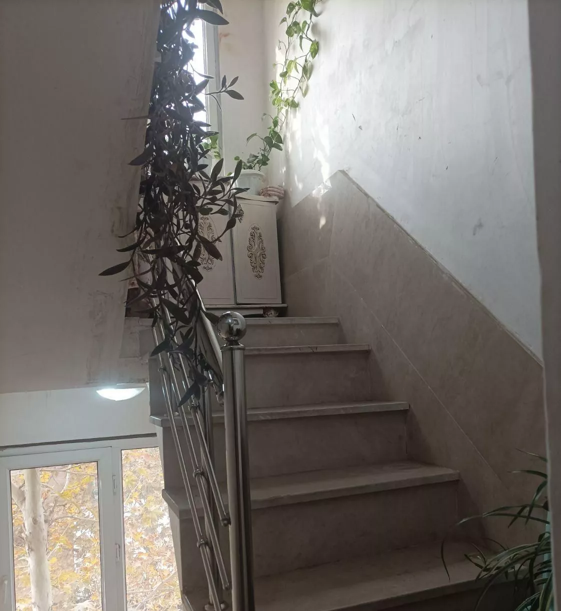 خونه ویلایی در سه طبقه شصد متری