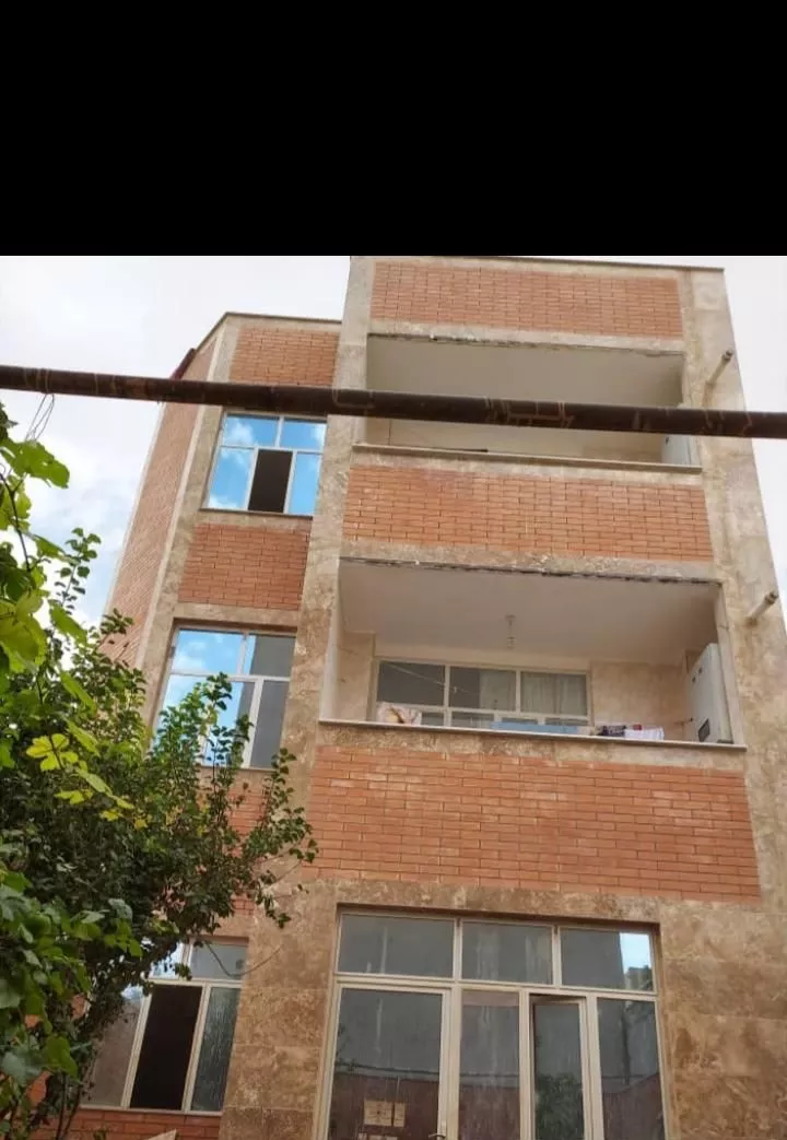 سه طبقه اپارتمان در گرگاب شاهین شهر