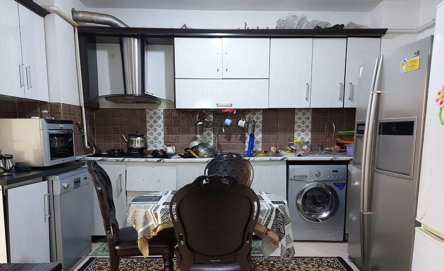 آپارتمان سه خواب در بین رشتیان و معلم  نزدیک جهاد