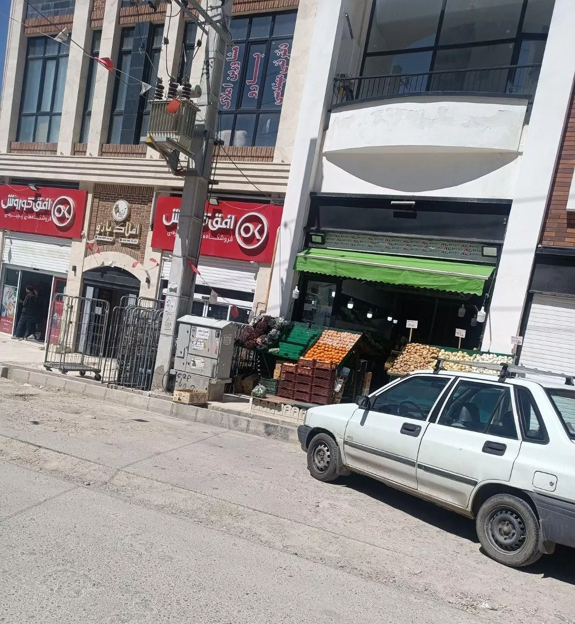 مغازه فاز یازده پردیس بر خیابان اصلی