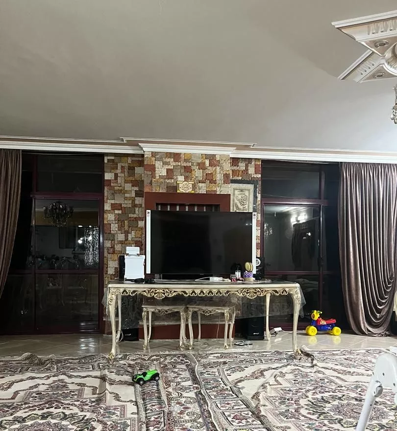 آپارتمان ۱۷۱ متری سه خواب احمدآباد