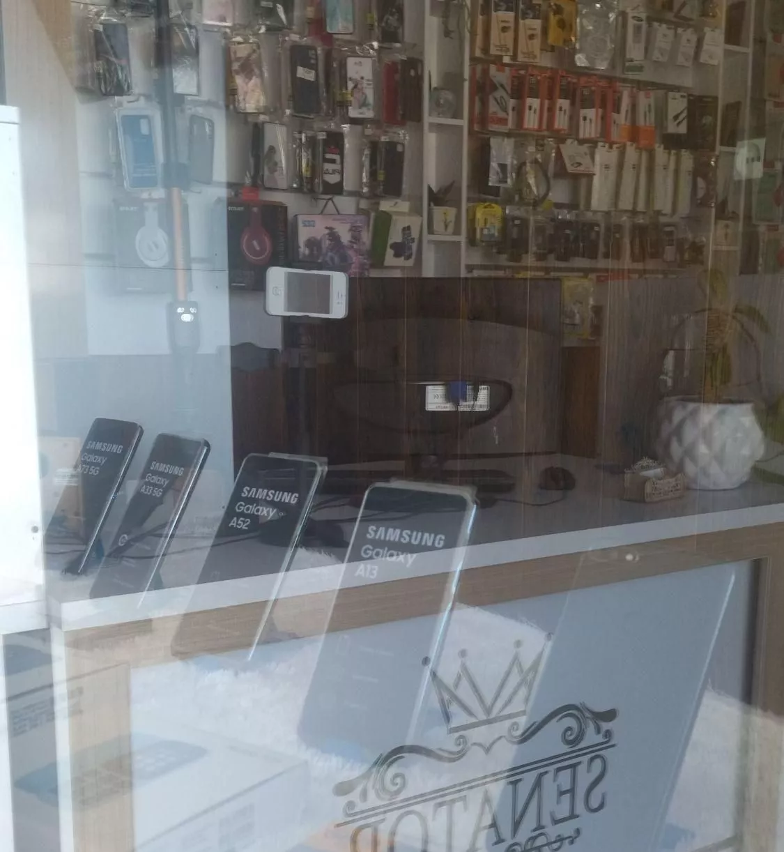 واگذاری مغازه موبایل فروشی با ۱۰۰میلیون در مهریز