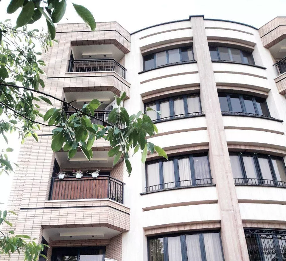 معاوضه با دو آپارتمان کوچکتر در مرکز خانه اصفهان