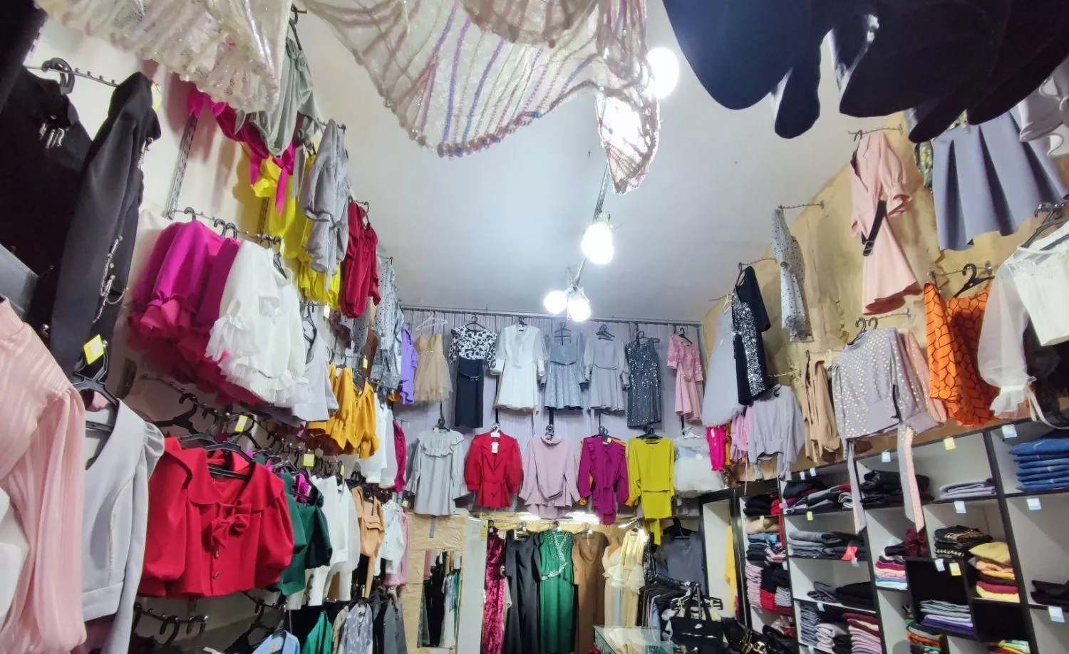 مغازه بازار رضا تاکستان