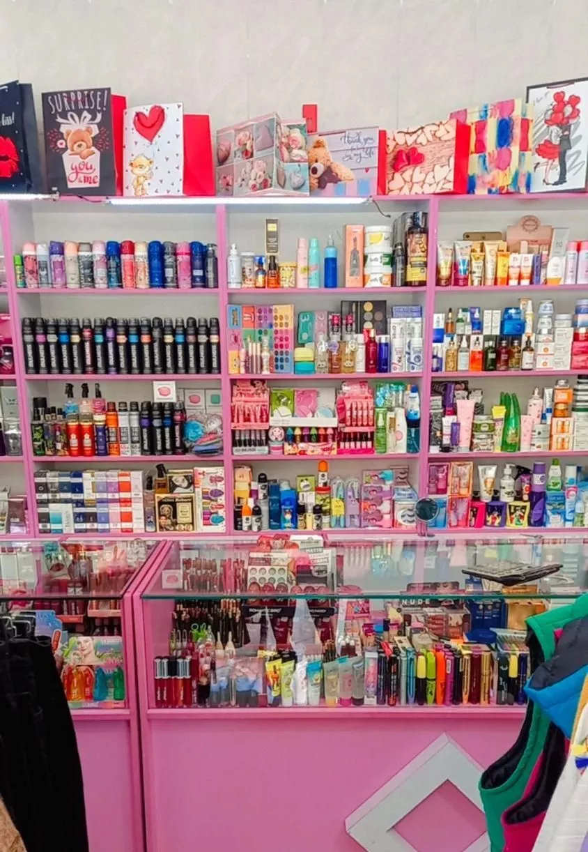 واگذاری مغازه آرایشی بهداشتی و پوشاک زنانه