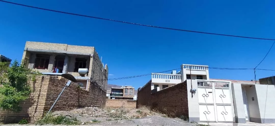 زمین درب حیاط در شهرستان ارسنجان