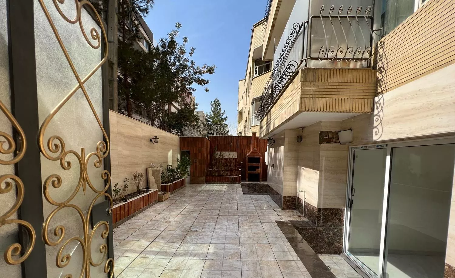 آپارتمان حیاط اختصاصی راه مجزا ملکشهر مطهری