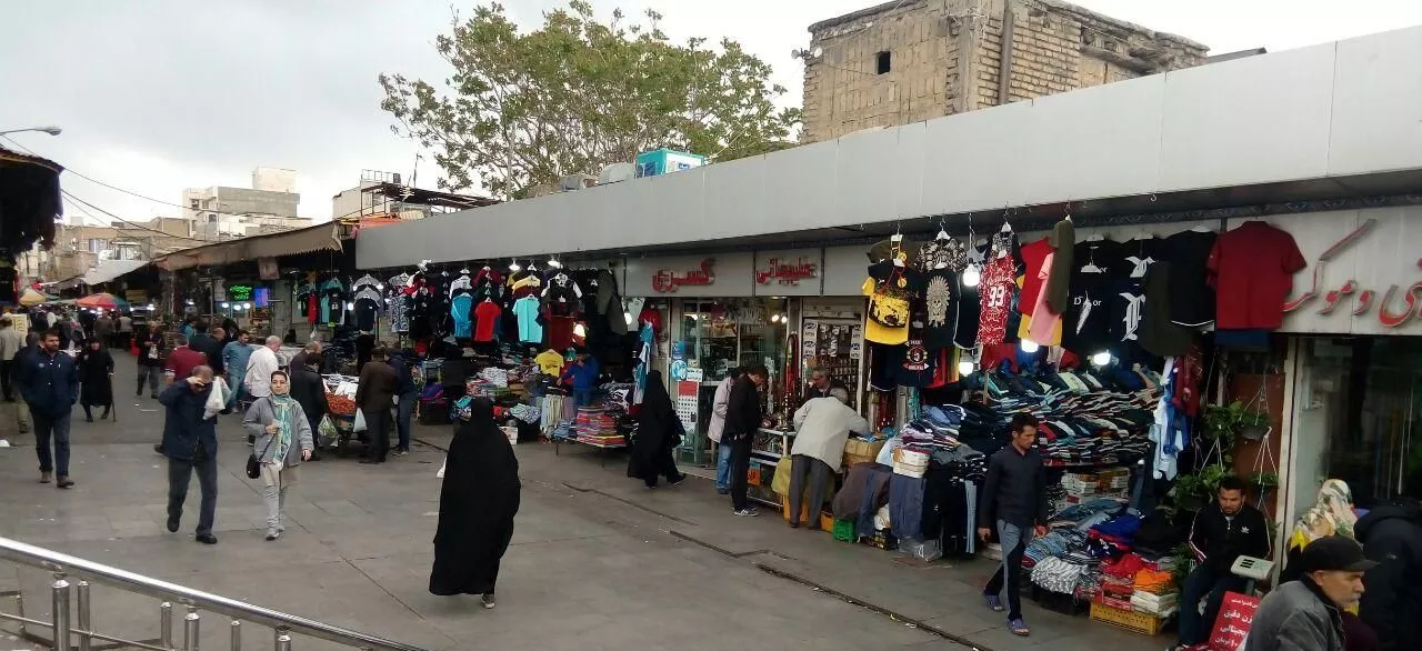 کلنگی تجاری بر میدان امام‌حسین