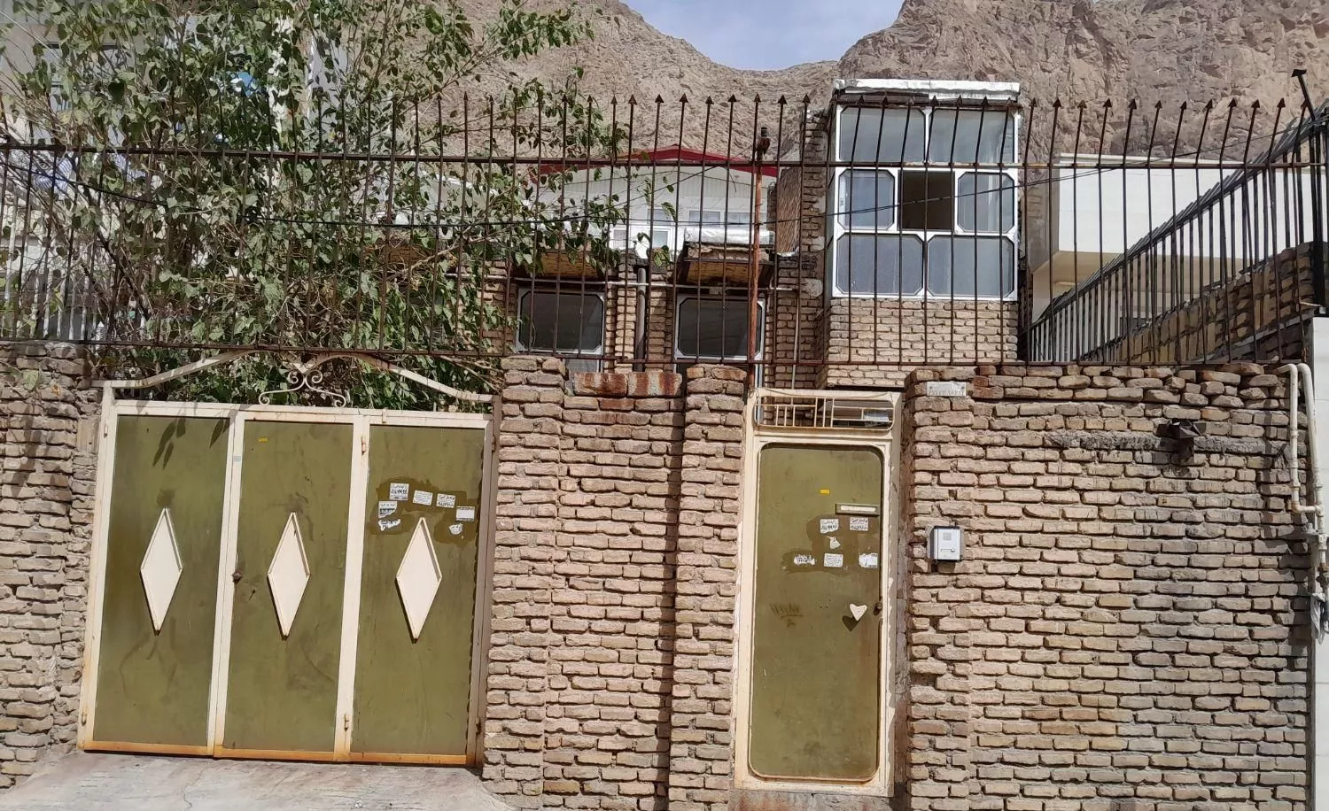 خانه ویلایی دلنشین و نورگیر در شهرک ظفر