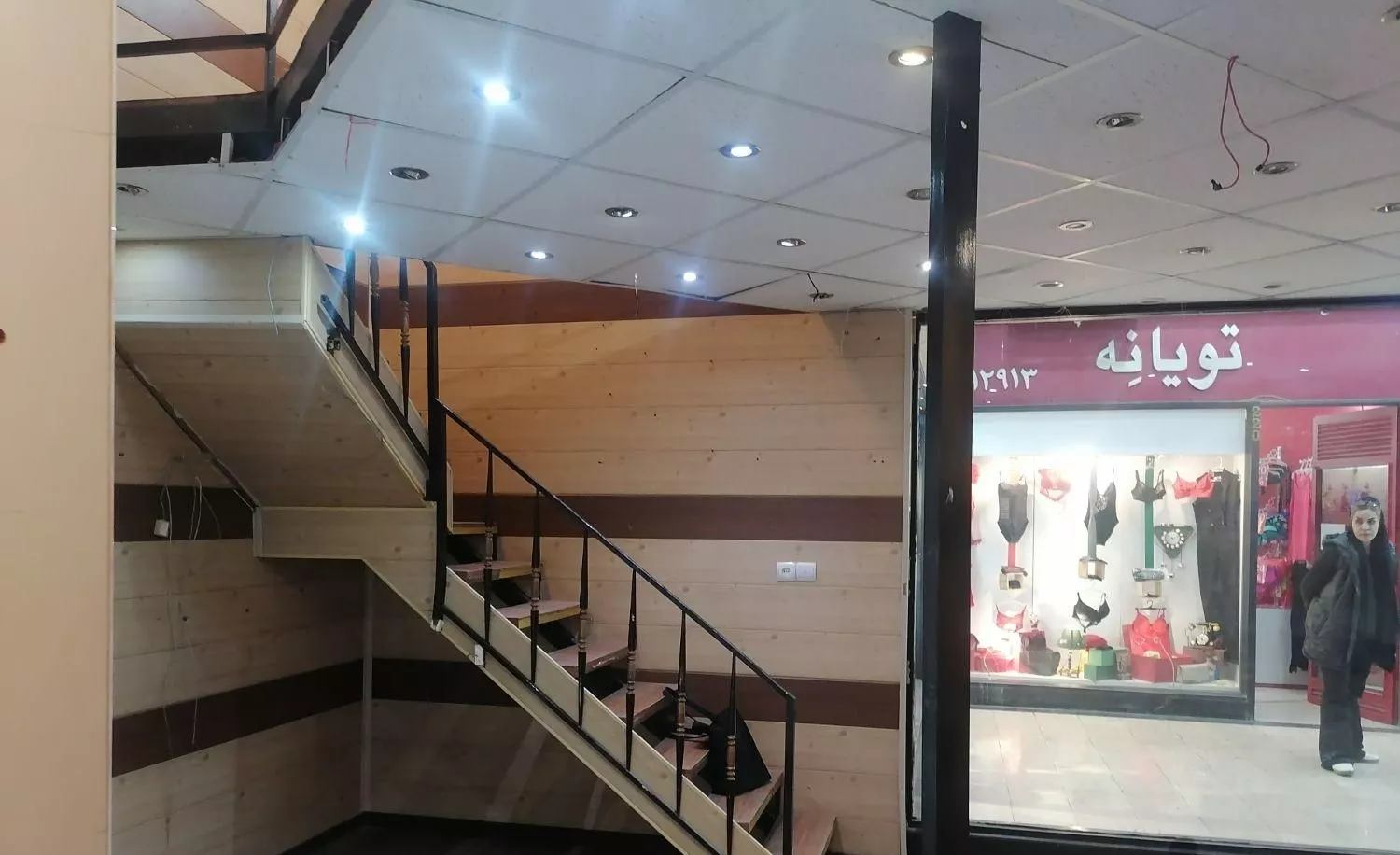 طبقه دوم مغازه در مرکز تجاری مهرشهر