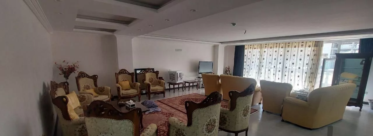 آپارتمان بر گلشهر یک 200متر