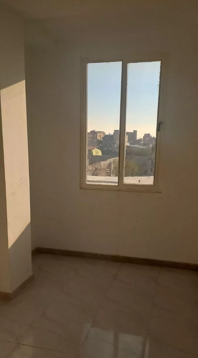 آپارتمان ۶۸ متری تمیز با نورگیر