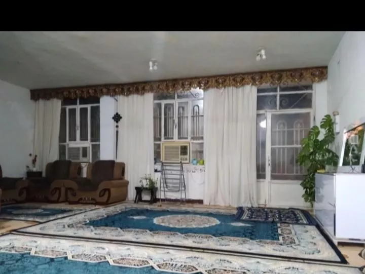 خانه مسکونی متراج ۲۰۰متر درجنت مکان خیابان حافظ