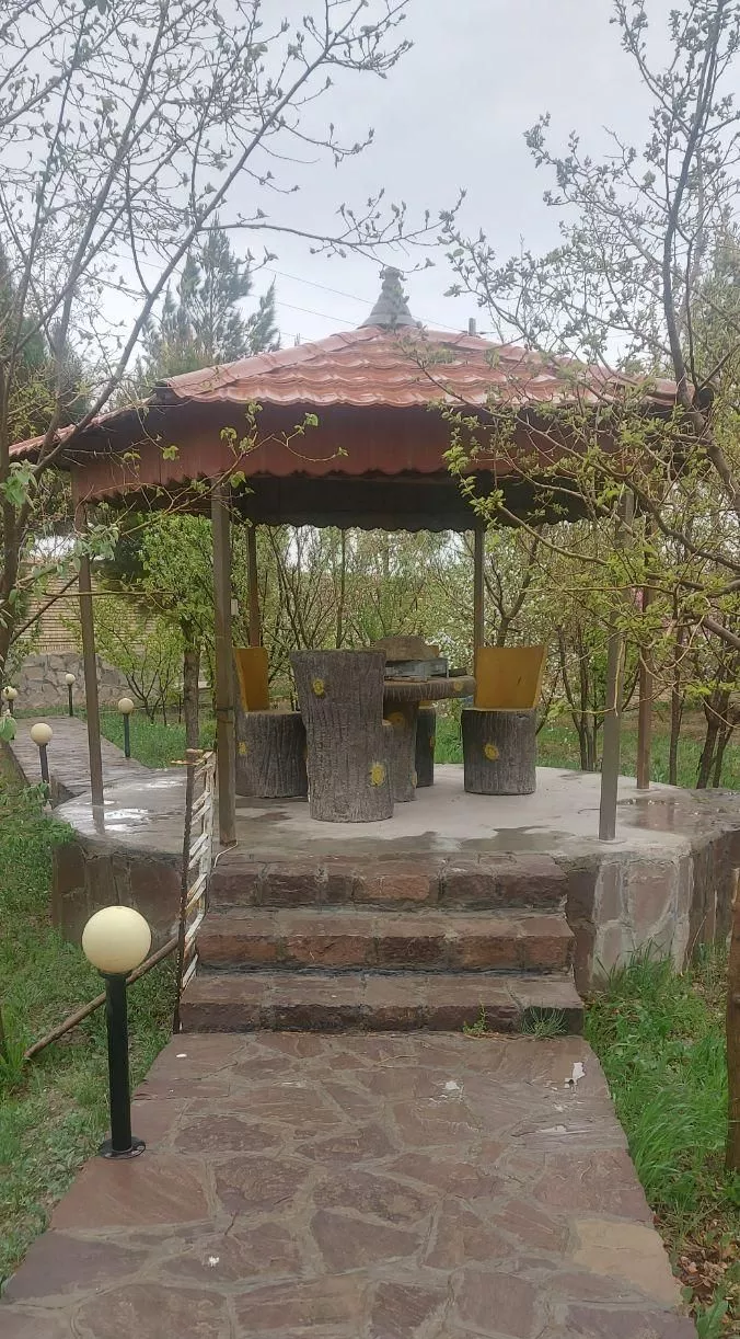 باغ ویلا در پنج کیلومتری چناران اراضی حیطه طلا