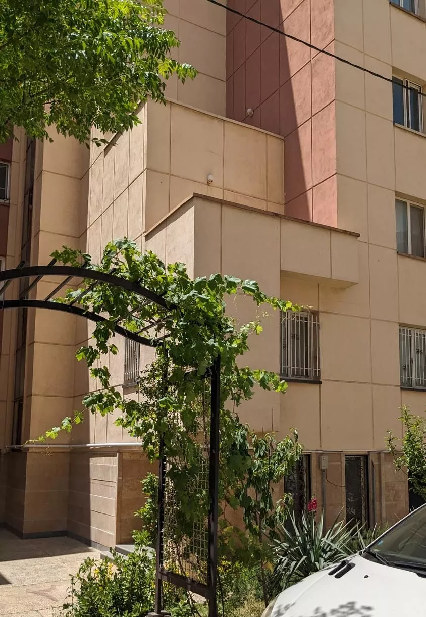 آپارتمان در چیتگر (شهرک دانشگاه صنعتی شریف)