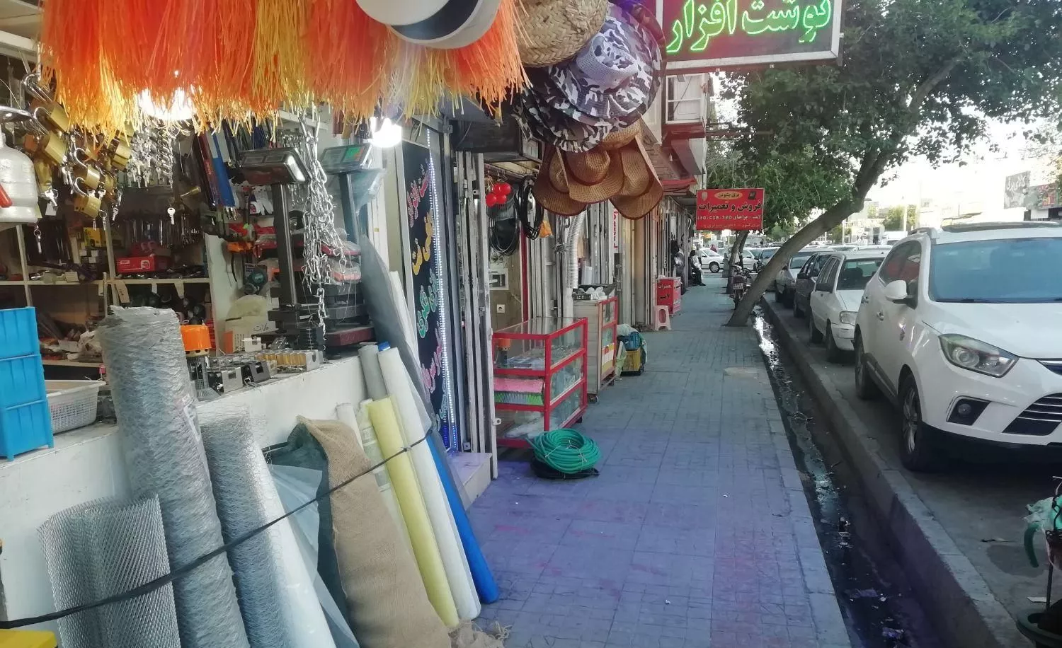 مغازه خیابان قاانی نو ابتدای دروازه کازرون