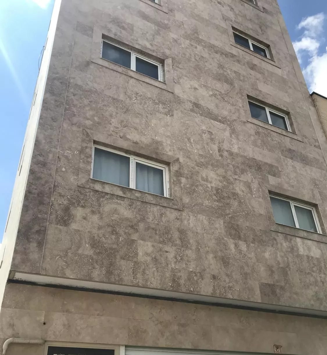 آپارتمان ۱۰۷ متری جنوبی میرداماد زعفرانیه ویلاشهر