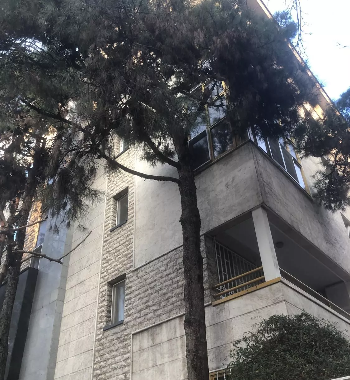 آپارتمان ۶۷ متری بر اصلی خیابان زمرد پاسداران