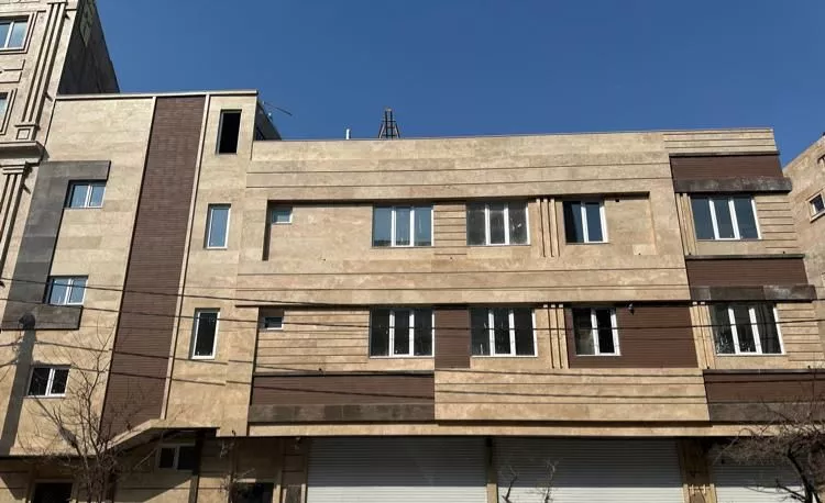 دو طبقه بر خیابان رضانژاد جنوبی
