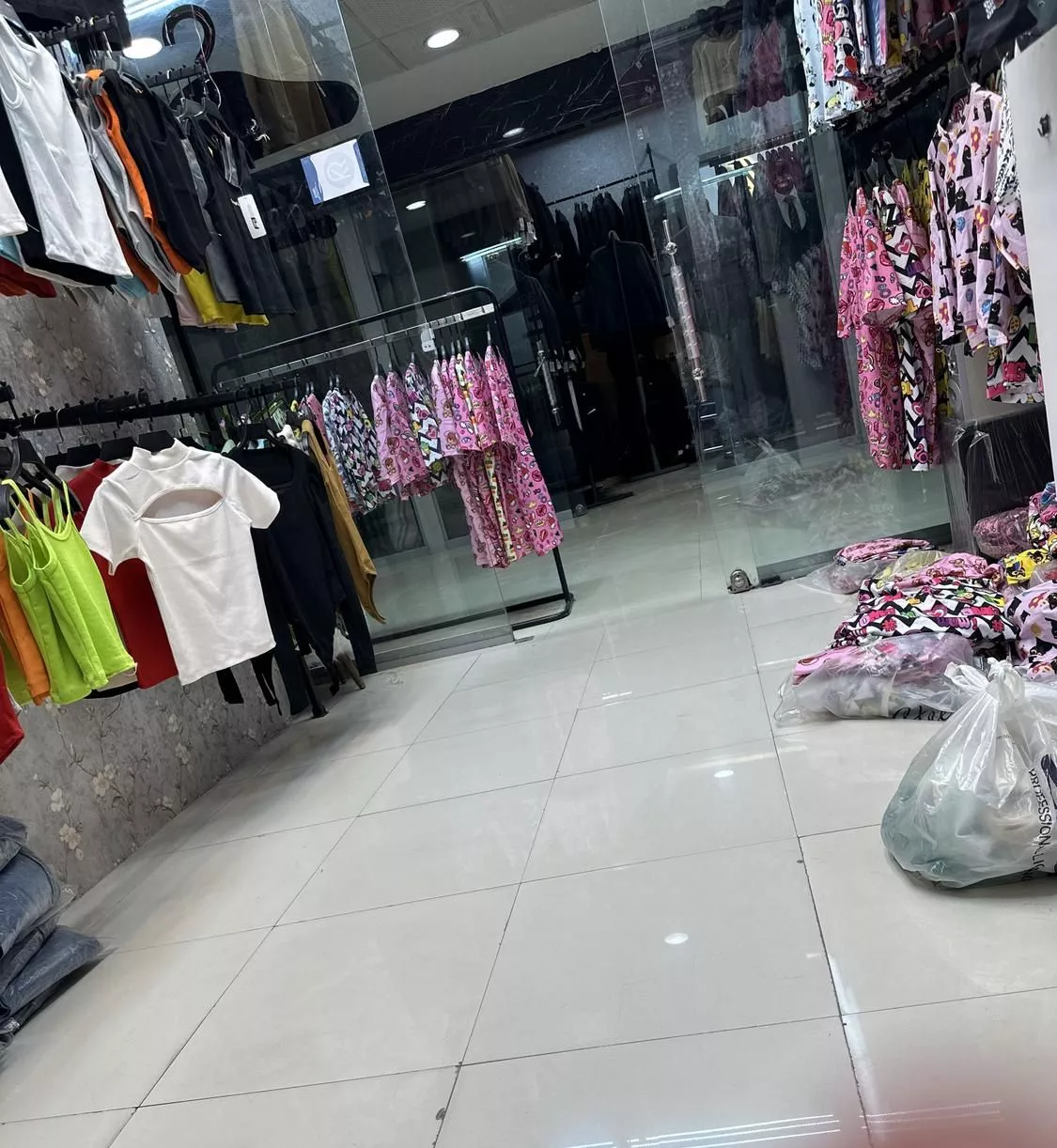 مغازه با انبار در ۱۷شهریور بدون دکور و‌جنس