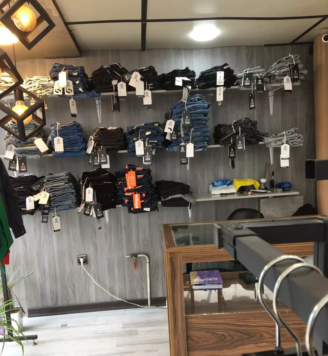 واگذاری مغازه پوشاک در خیابان ساری