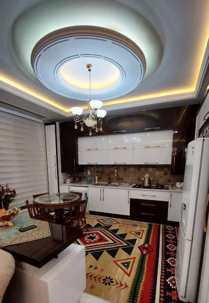 خانه ویلایی دو طبقه در خیابان بهمن