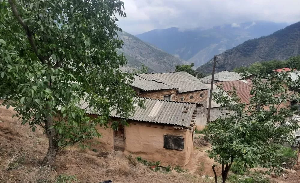 ویلای جنگلی کوهستانی،بنای گلی قدیمی،شیرین آباد