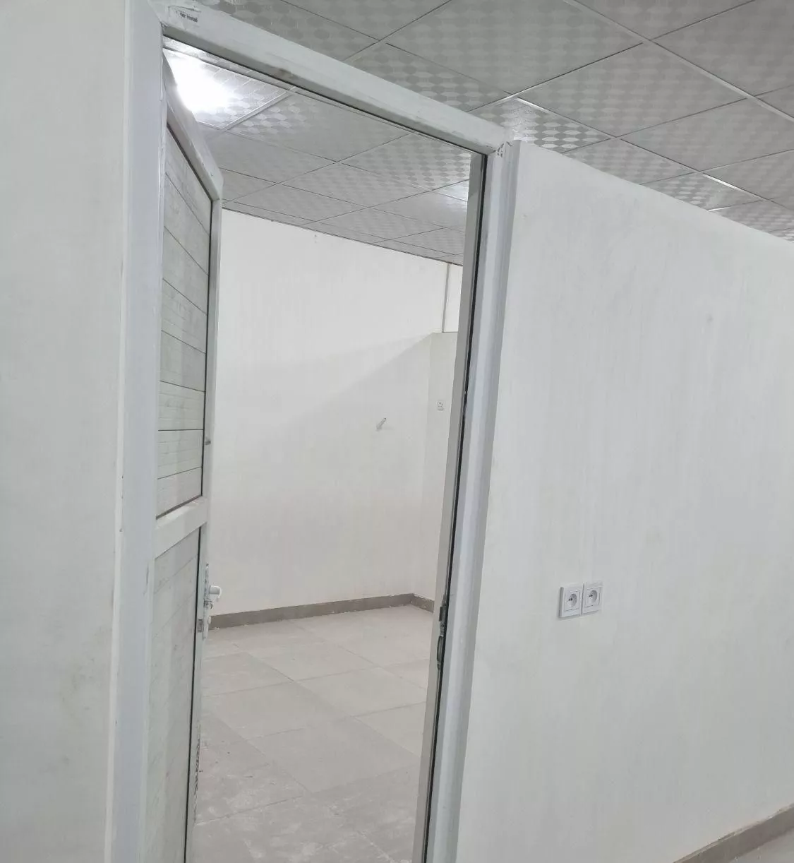 سالن زیبایی متراژ۱۰۰ متر در مرکز شهر