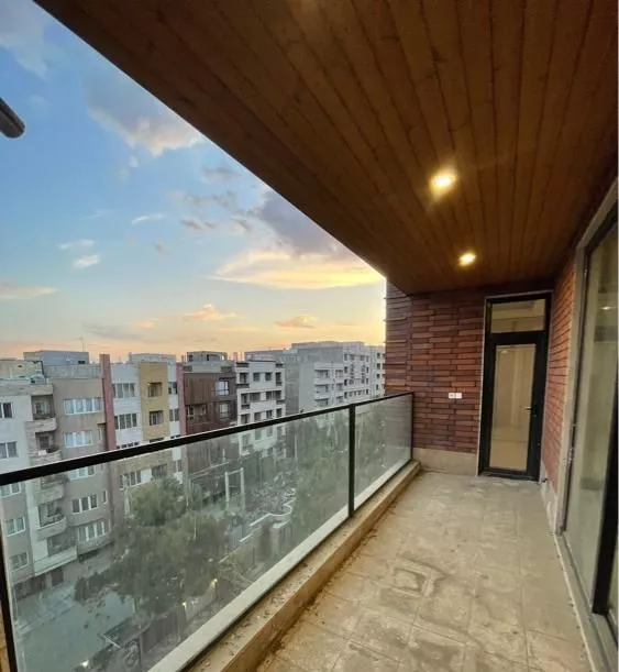 آپارتمان ۱۱۰ متری نوساز دو خوابه لاله ها
