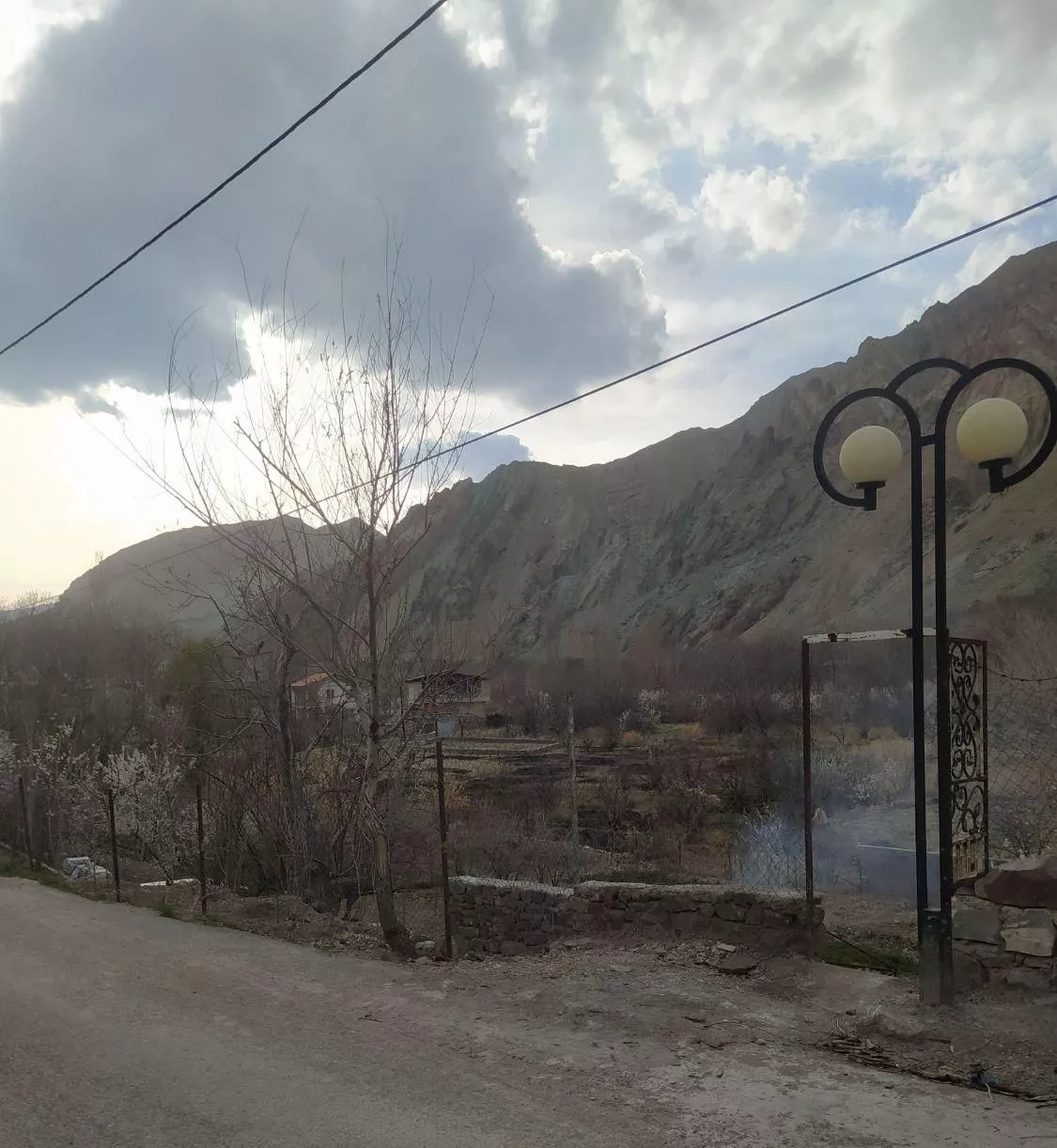 باغ به متراژ ۳۷۰ متر در روستای دهگردان زرین دشت