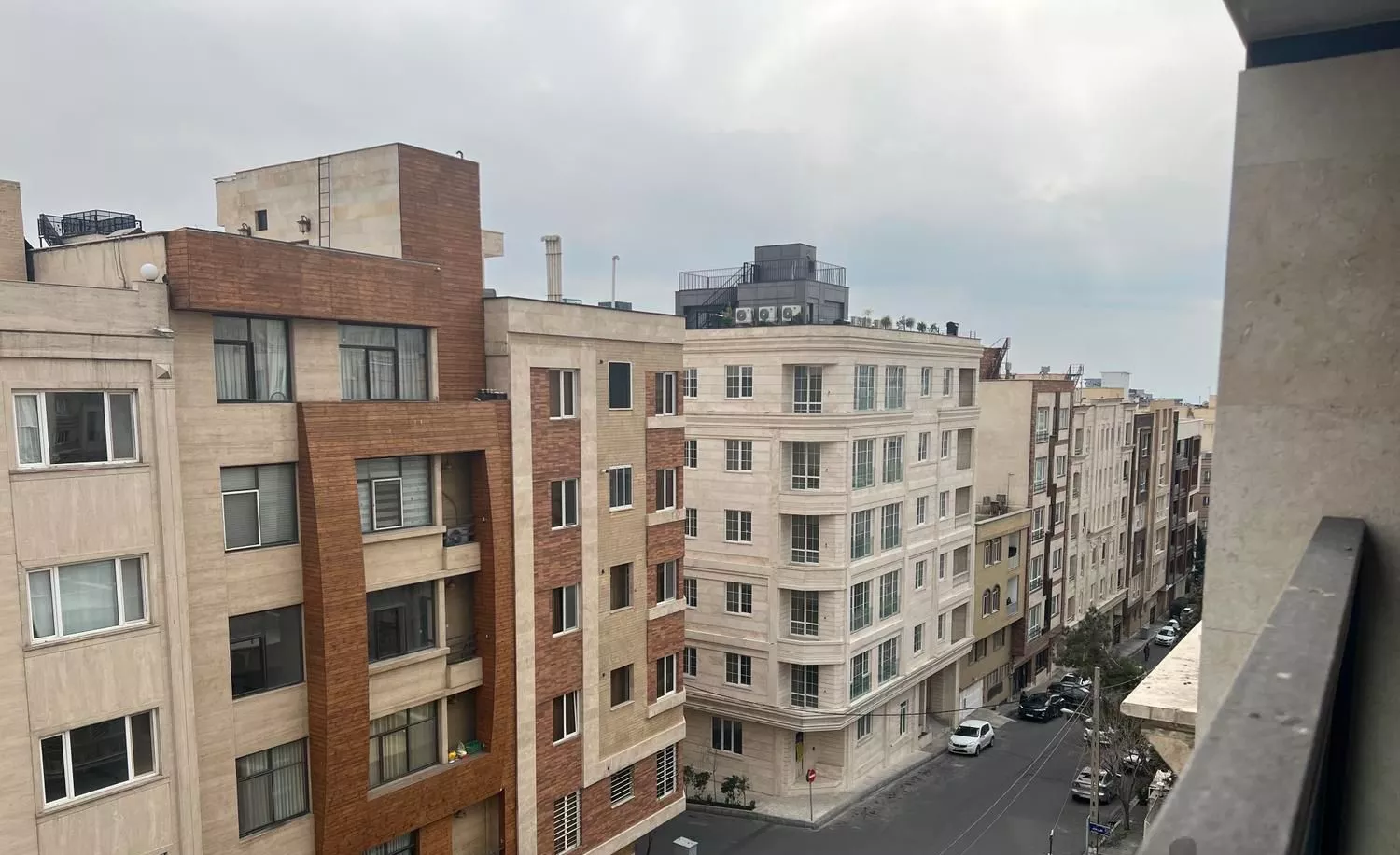 آپارتمان مسکونی موقعیت اداری، بر میدان شیخ بهایی
