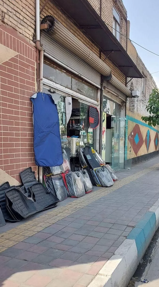 مغازه بر خیابان سلمان فارسی