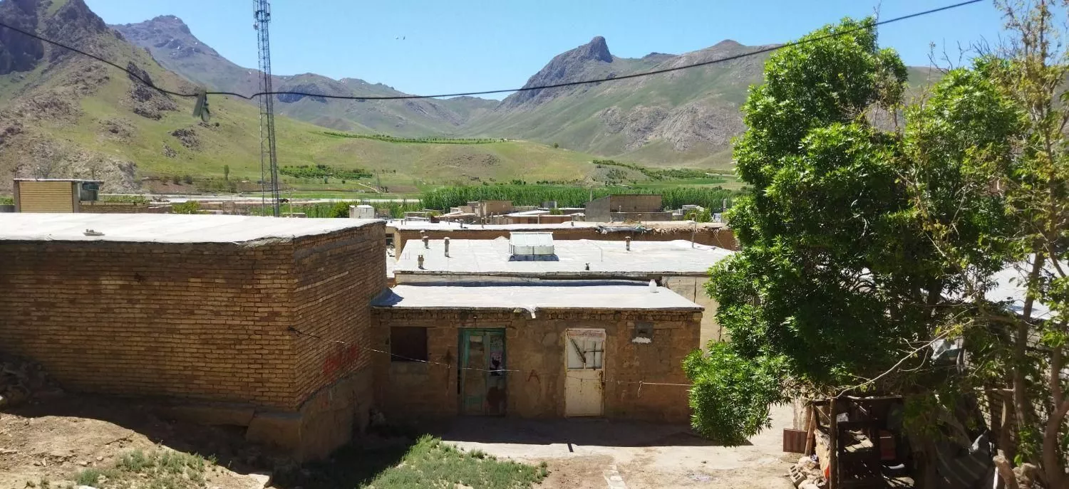 خانه کلنگی ۴۰۰ متر شهرکرد روستایی خراجی