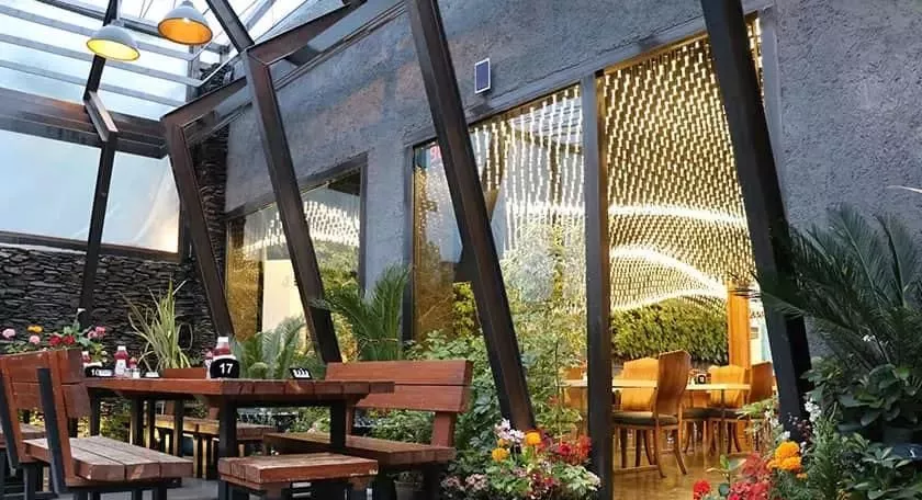 باغ کافه رستوران ۱۱۰۰ متری در تاپ لوکیشن شیراز
