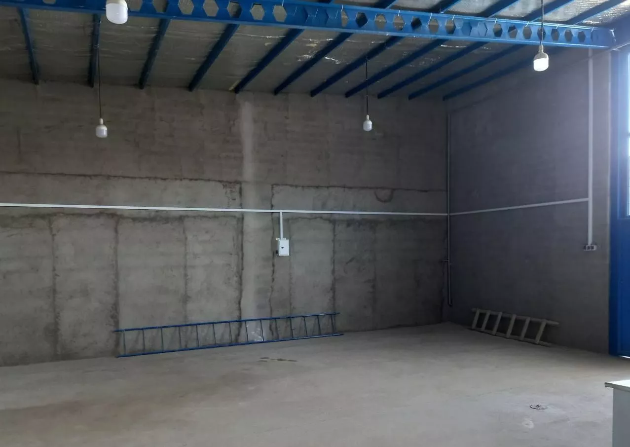 سالن کارگاهی به متراژ ۱۳۰ متر مربع