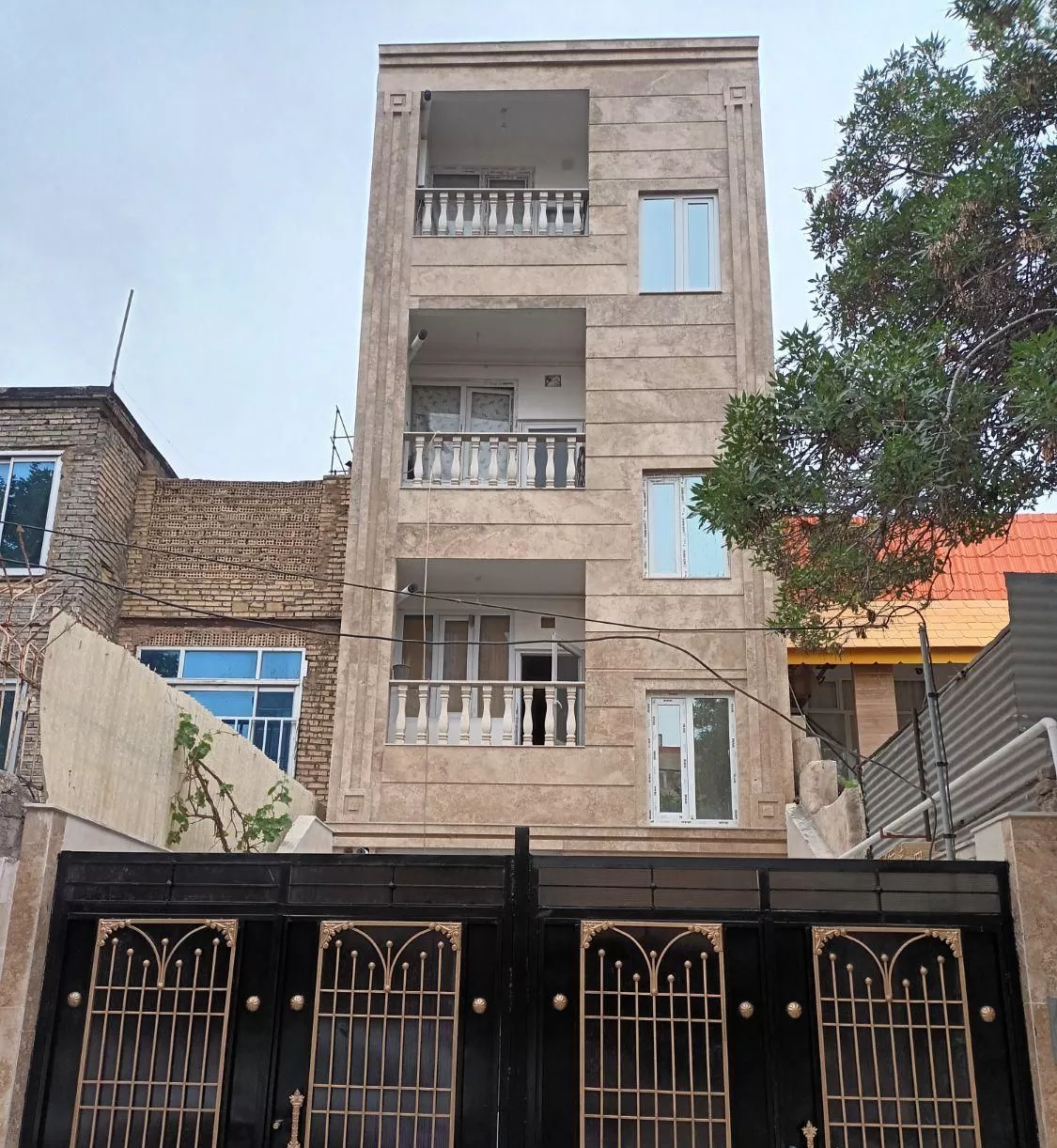 آپارتمان فروشی ۹۵ متری همکف توس امام هادی۱۱
