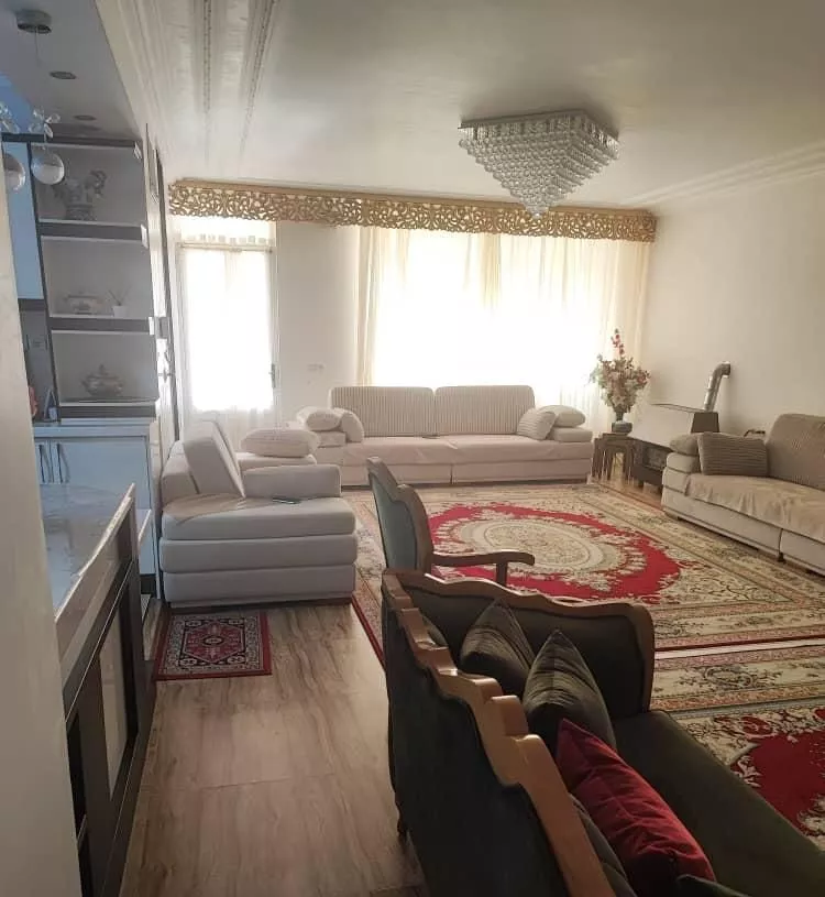 فروش منزل ویلایی سه طبقه شهر صدرا ملکی