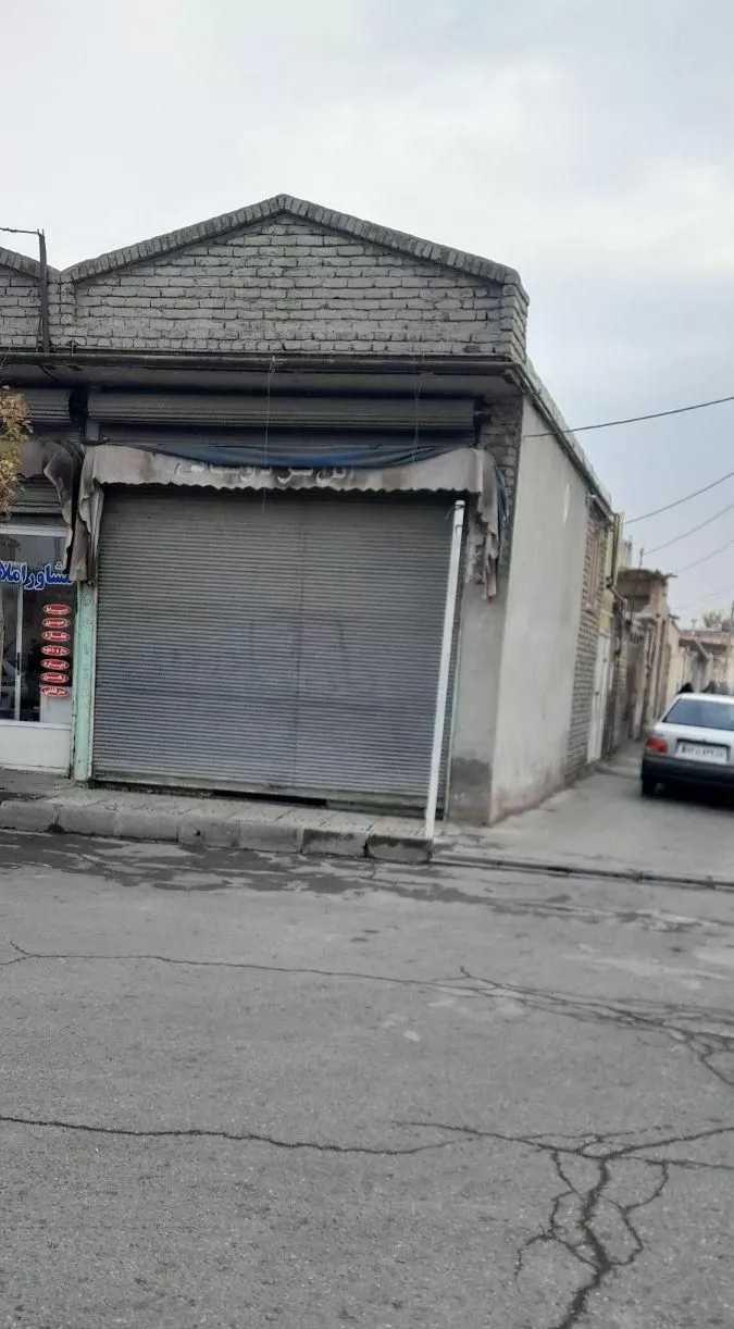 مغازه ای واقع در خیابان باباساعی۲