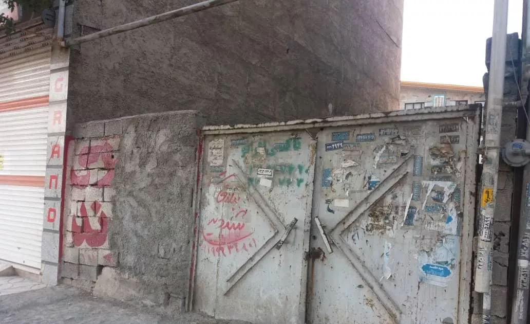 فروش حصار سر خیابان اصلی امام خمینی