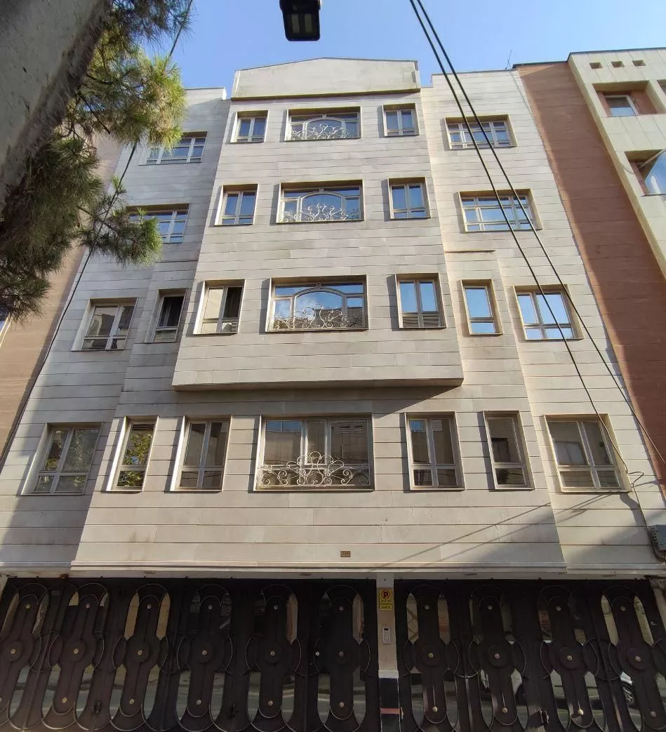 آپارتمان ۱۵۶ متری سه خواب در ابتدای فرامرز عباسی