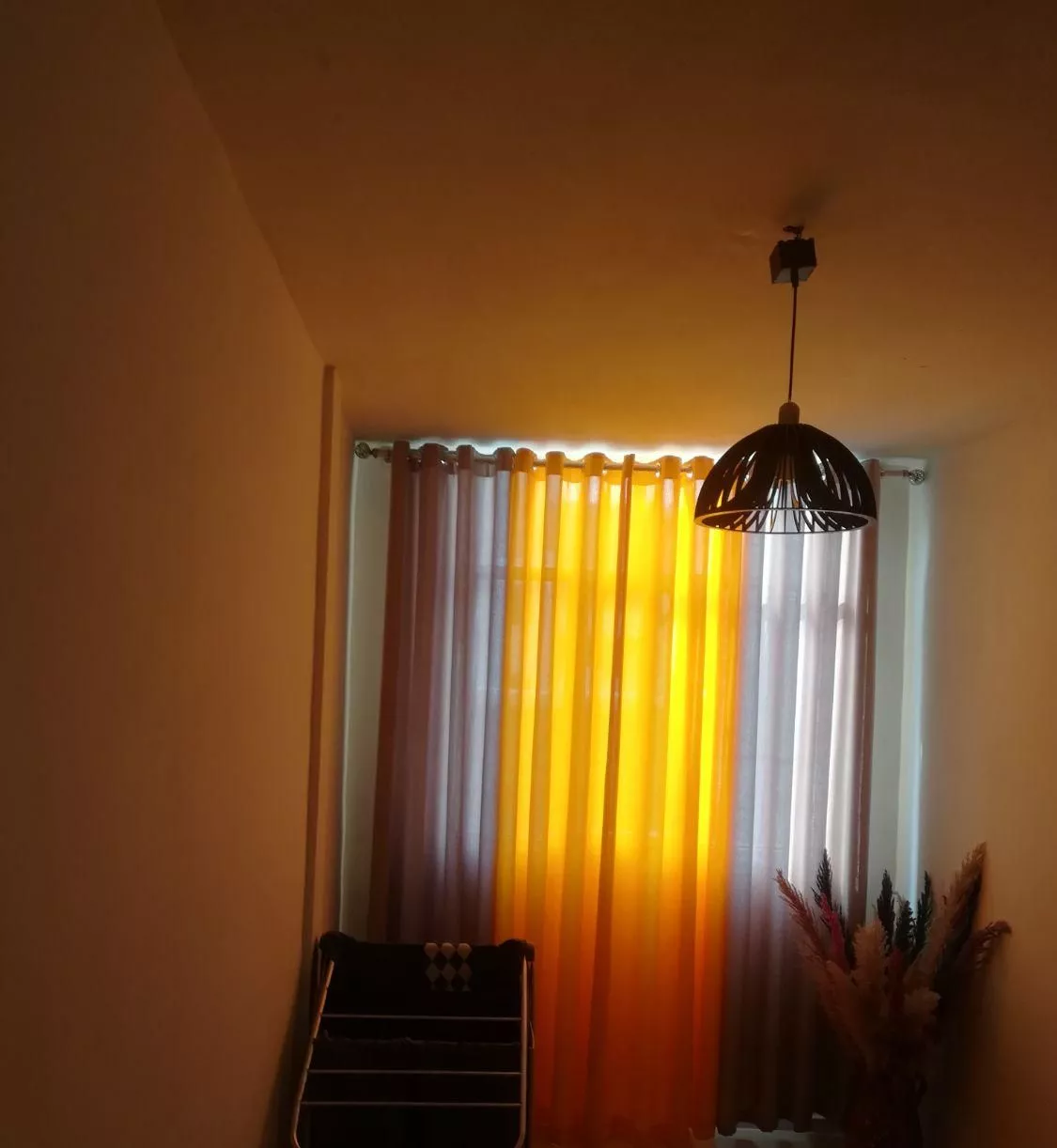 آپارتمان 90 متری تک واحدی دوکله پنجره نور عروسک