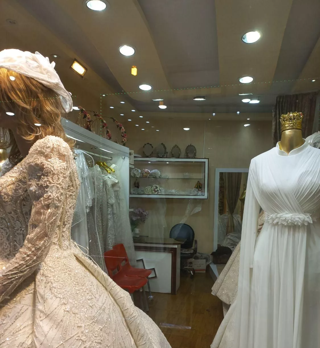 مغازه لباس عروس در مکان بورس لباس عروس