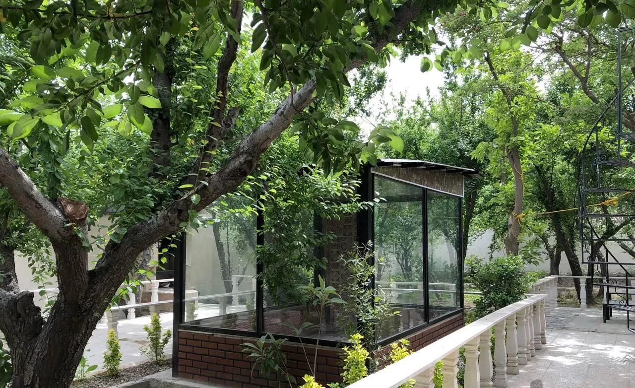 باغچه ویلا با بنای قدیمی در شهریار