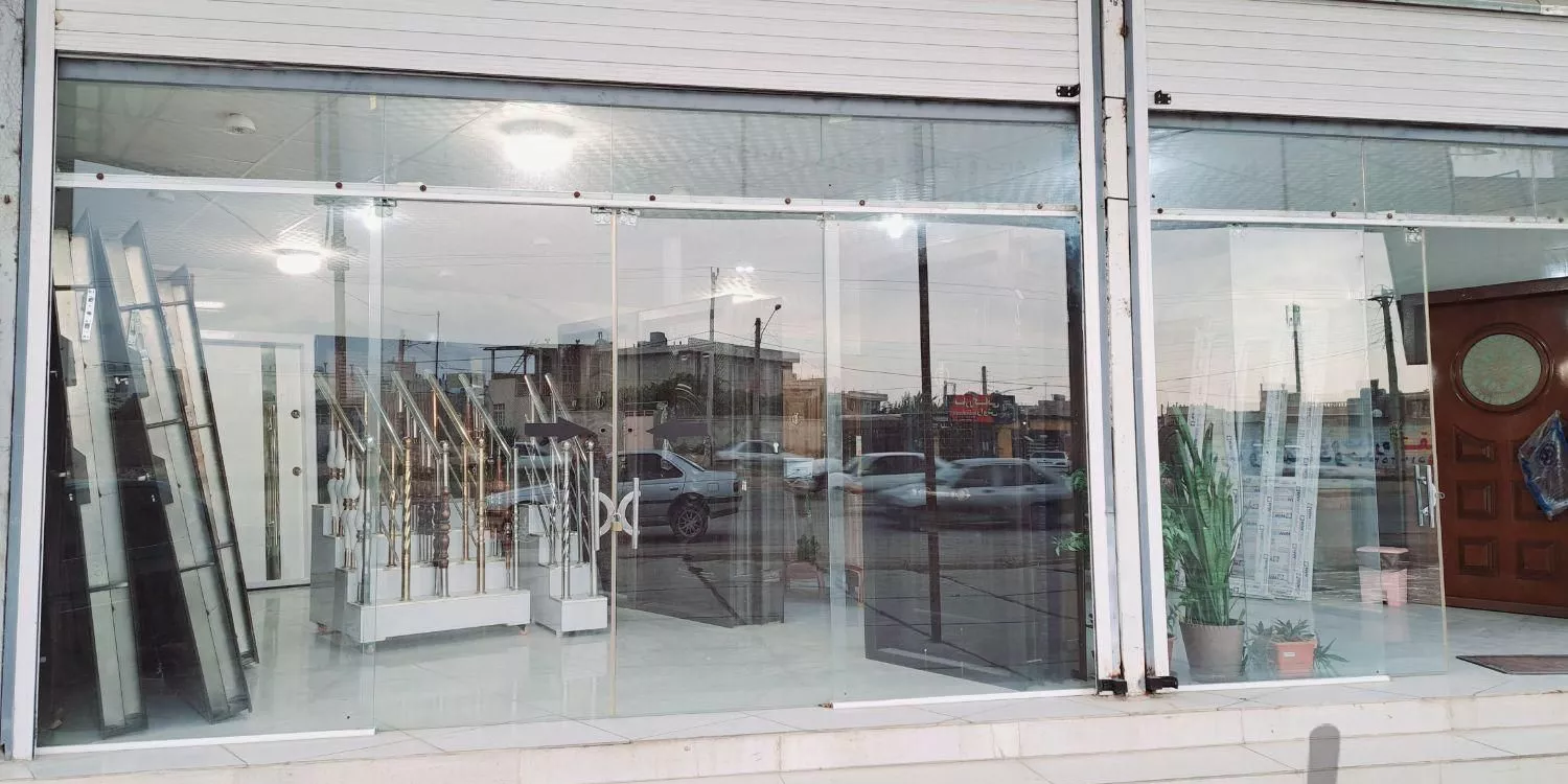 مغازه65 متری دارای دو درب و شیشه سکوریت