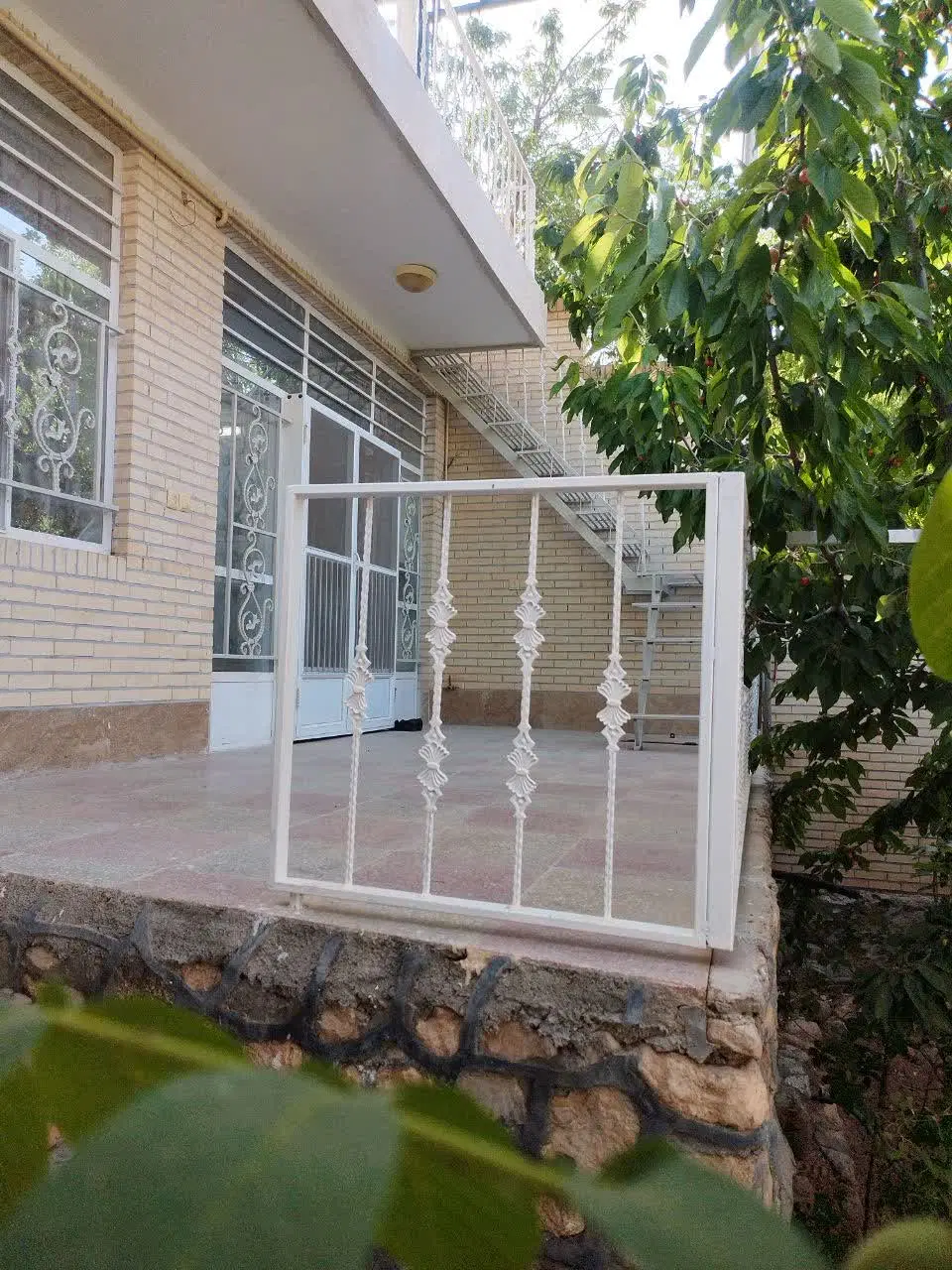 خانه باغ طزرجان