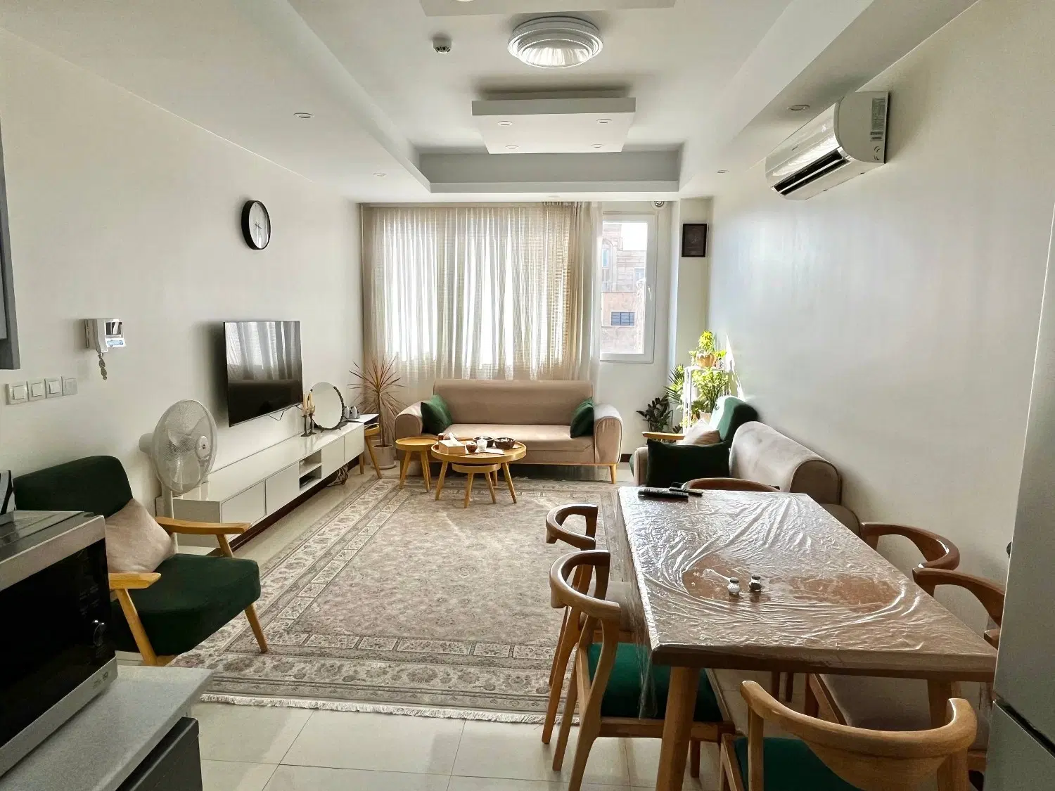 واحد ۵۷ متری، خیابان مخصوص