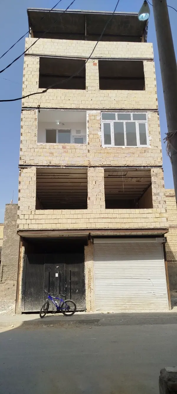 آپارتمان طبقه دوم بدون پارکینگ ...وبا پارکینگ